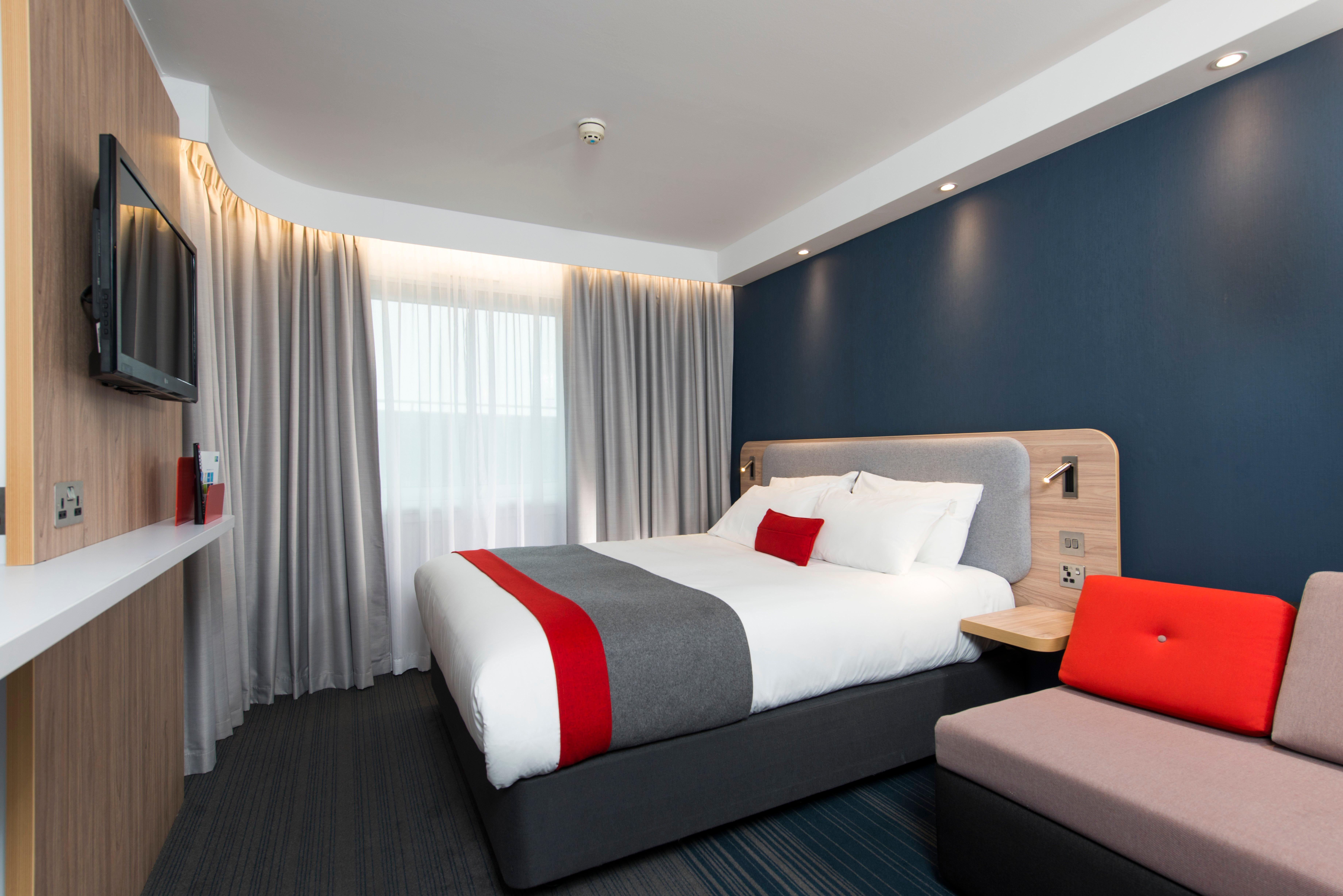 Holiday Inn Express Milton Keynes By Ihg Exterior photo