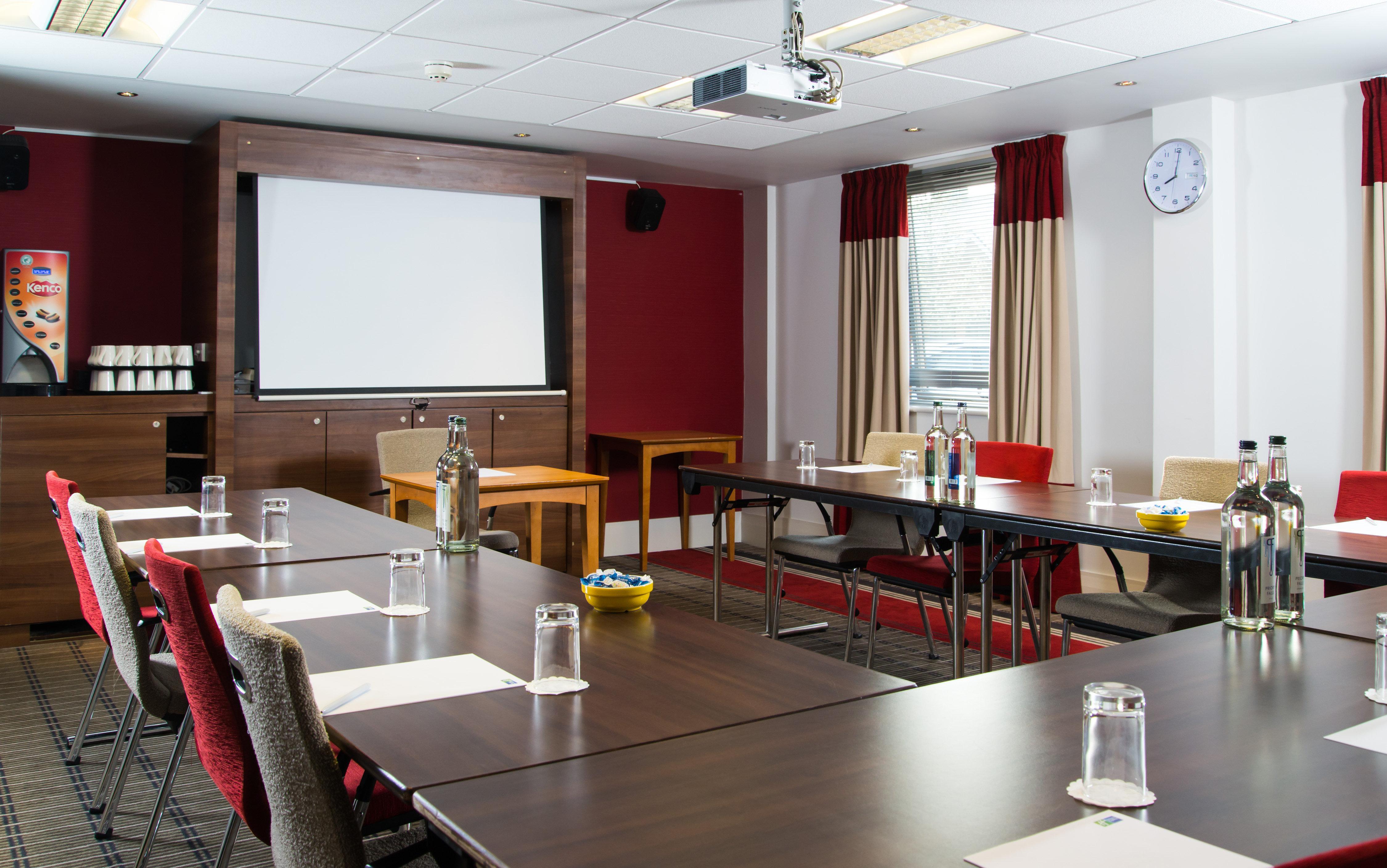 Holiday Inn Express Milton Keynes By Ihg Exterior photo