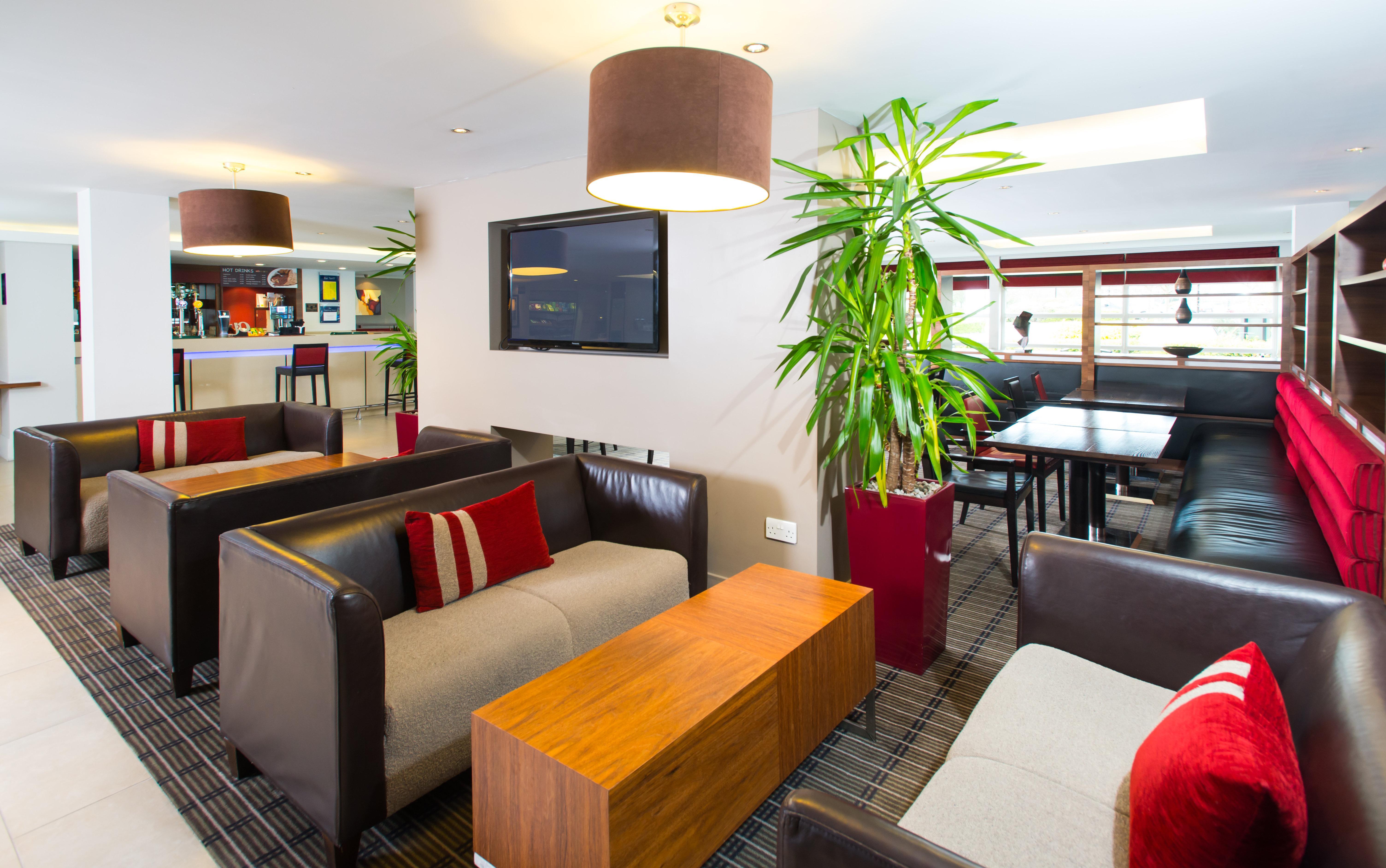 Holiday Inn Express Milton Keynes By Ihg Exterior photo