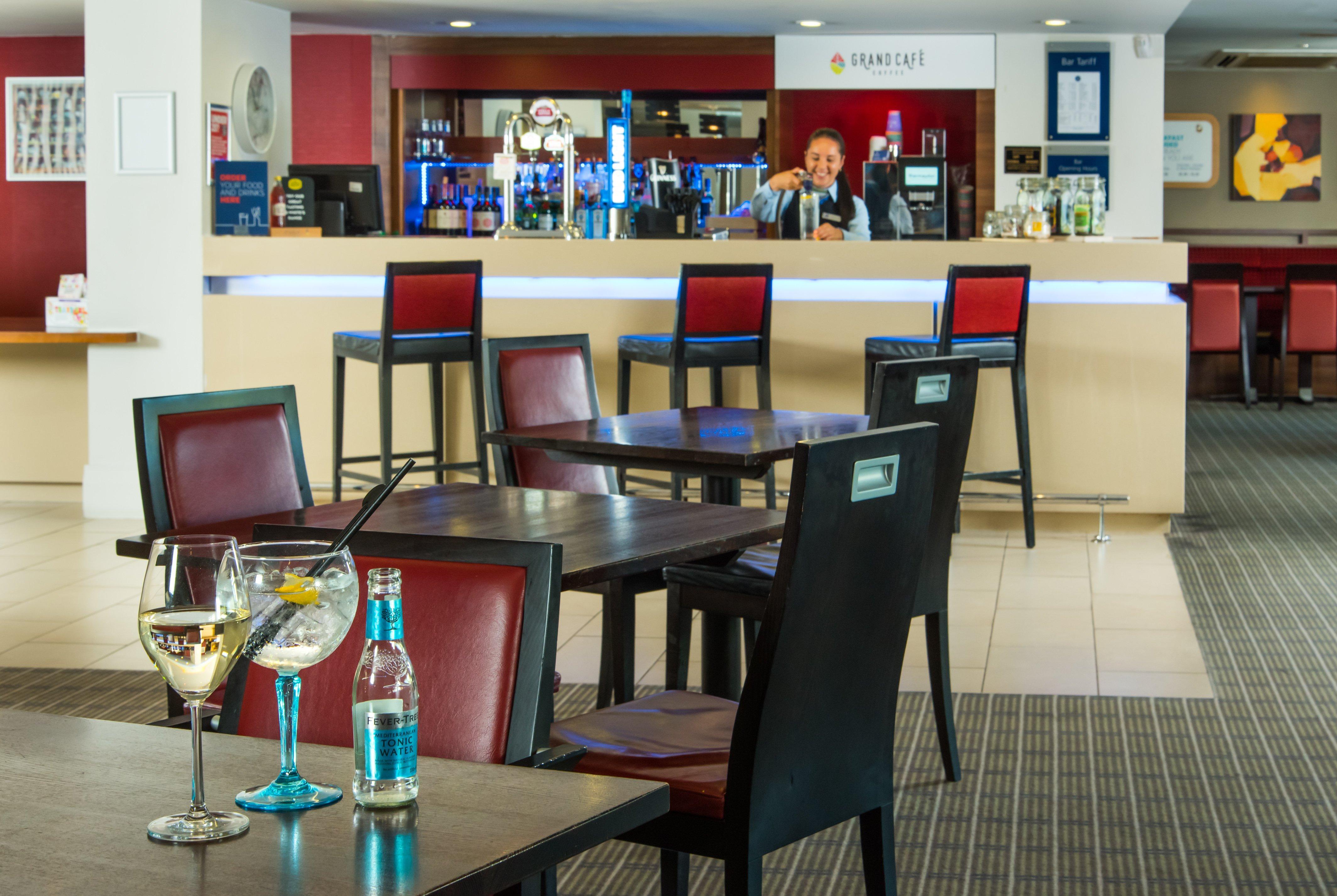 Holiday Inn Express Milton Keynes By Ihg Exterior photo