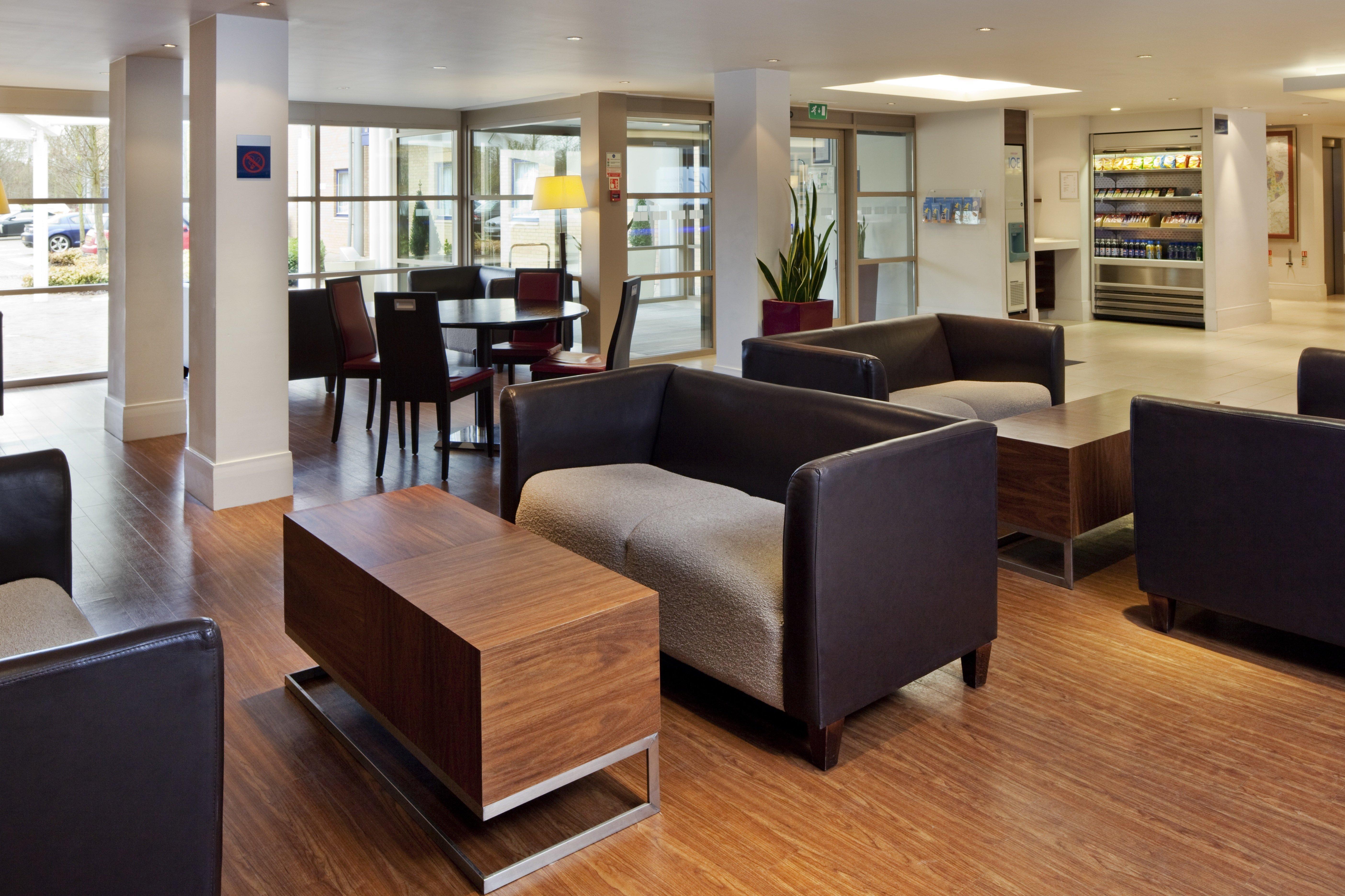 Holiday Inn Express Milton Keynes By Ihg Exterior photo