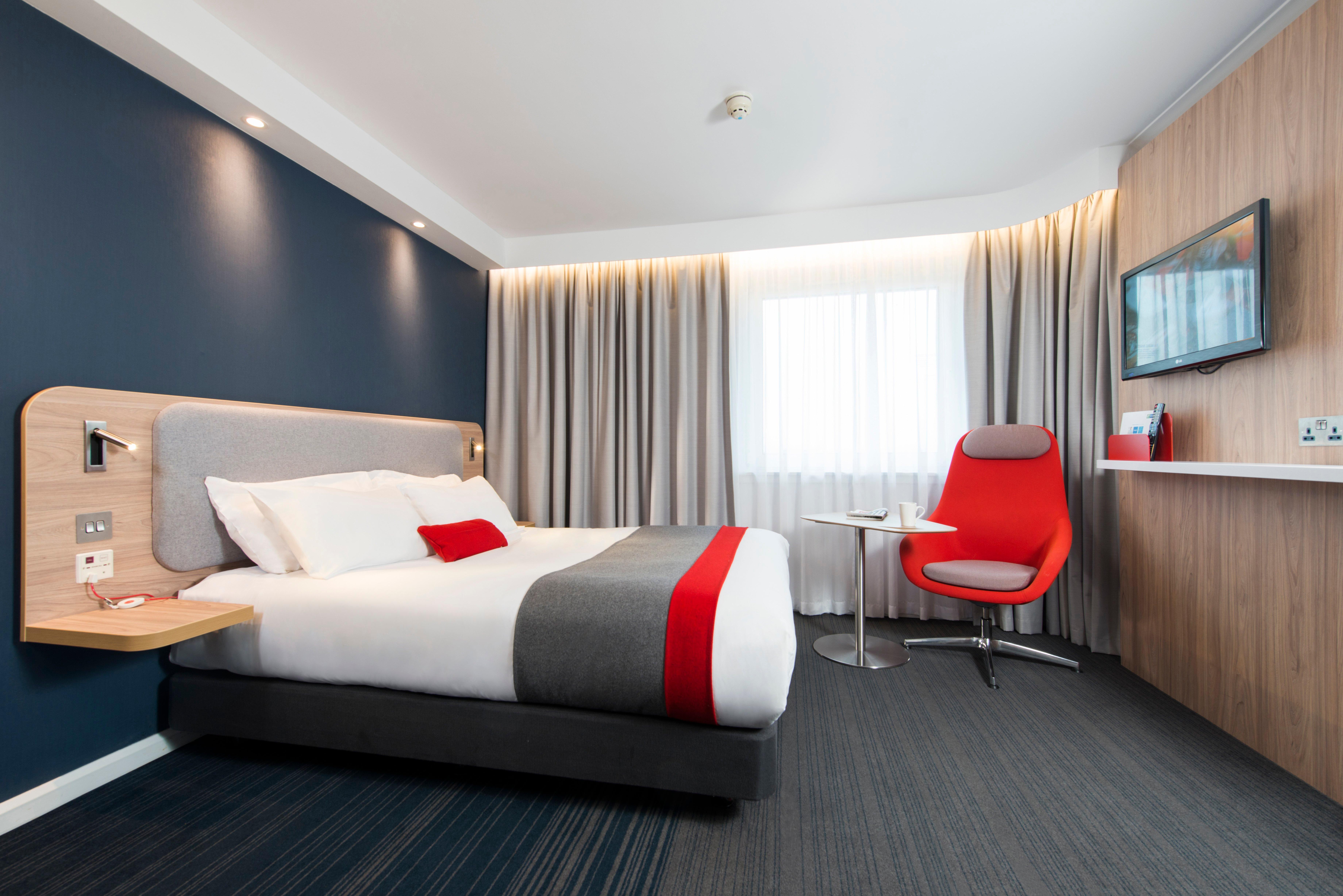 Holiday Inn Express Milton Keynes By Ihg Exterior photo