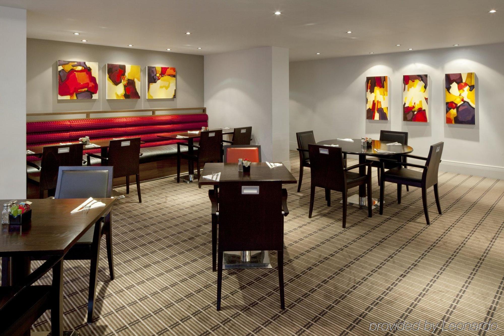 Holiday Inn Express Milton Keynes By Ihg Restaurant photo
