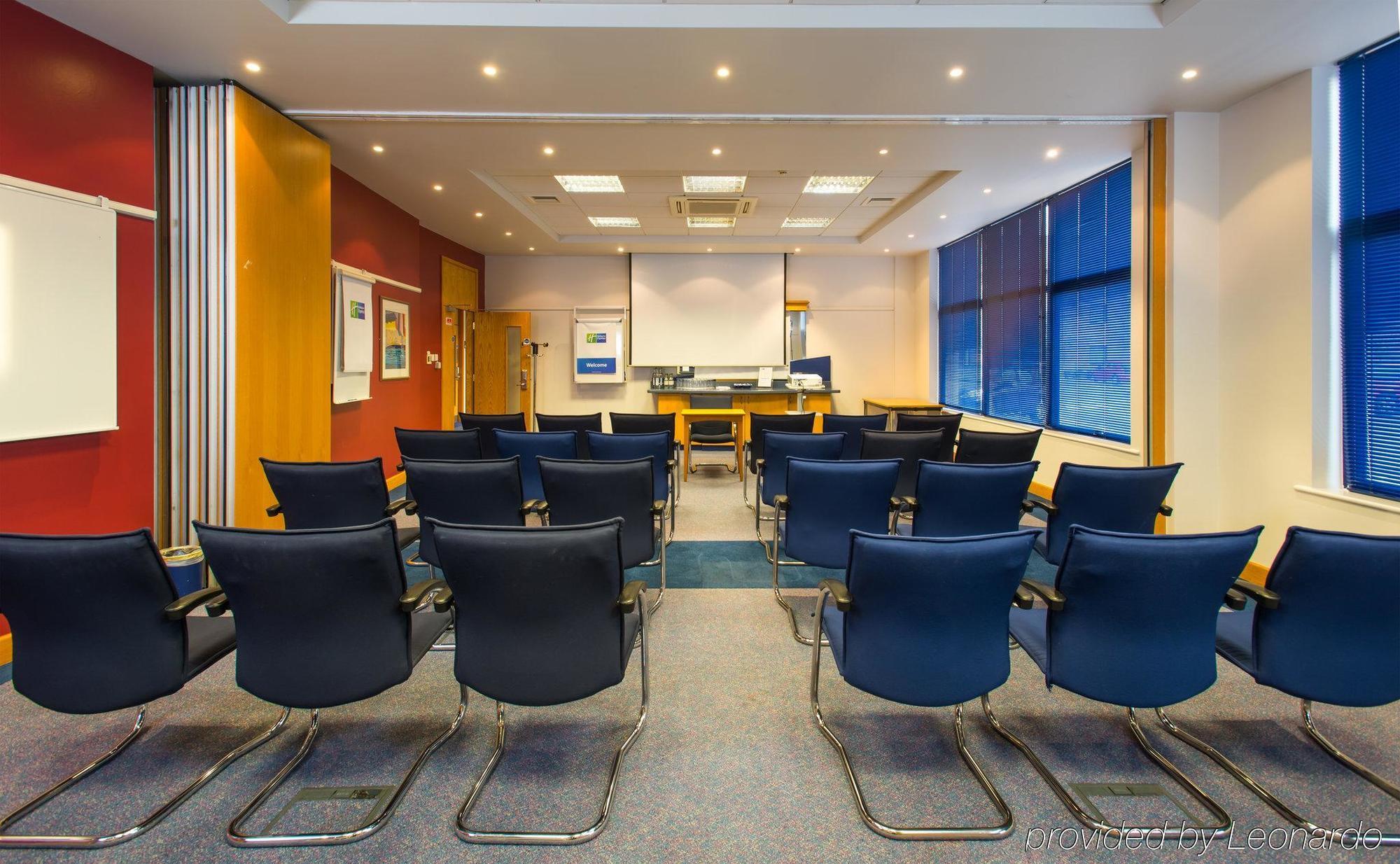 Holiday Inn Express Milton Keynes By Ihg Exterior photo