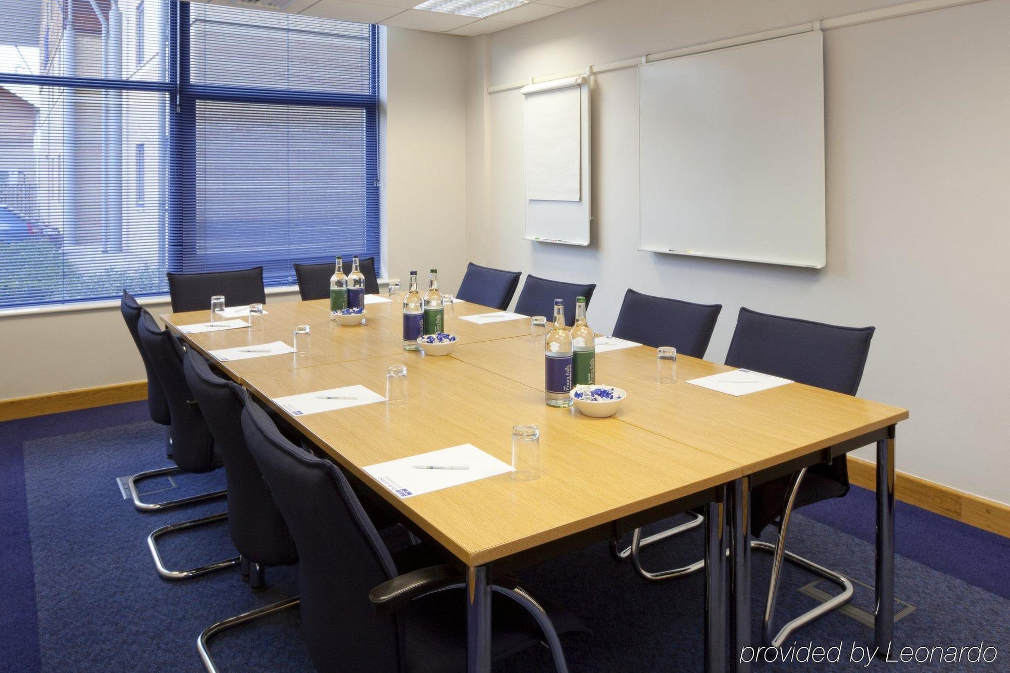 Holiday Inn Express Milton Keynes By Ihg Facilities photo