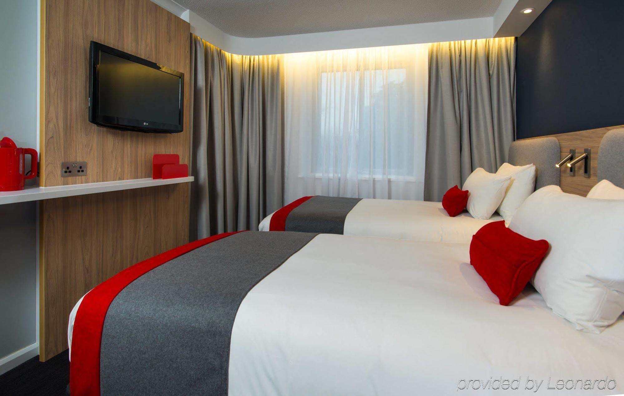 Holiday Inn Express Milton Keynes By Ihg Exterior photo