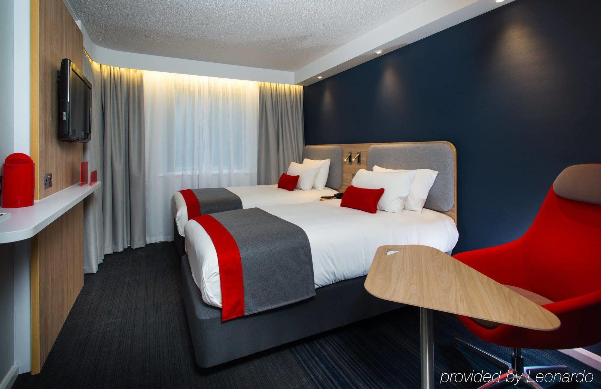 Holiday Inn Express Milton Keynes By Ihg Exterior photo