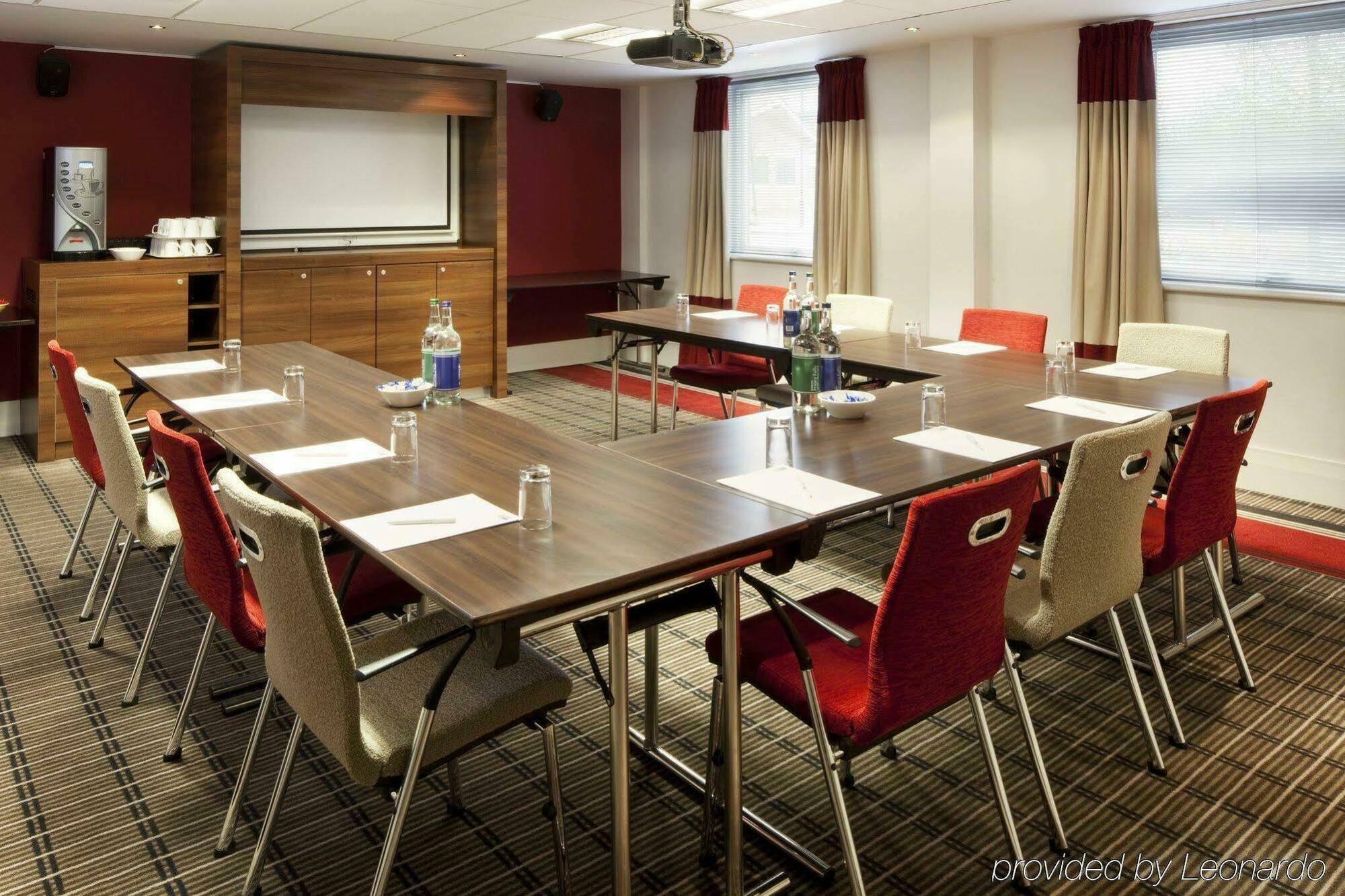 Holiday Inn Express Milton Keynes By Ihg Facilities photo
