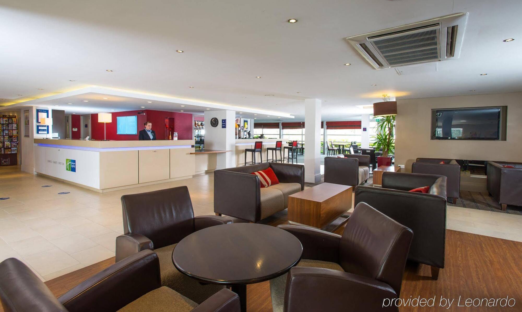 Holiday Inn Express Milton Keynes By Ihg Exterior photo